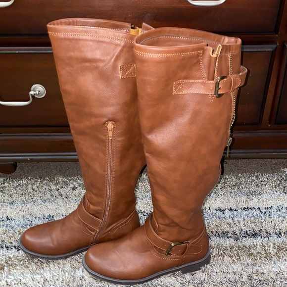 Boot - Picture 4 of 4